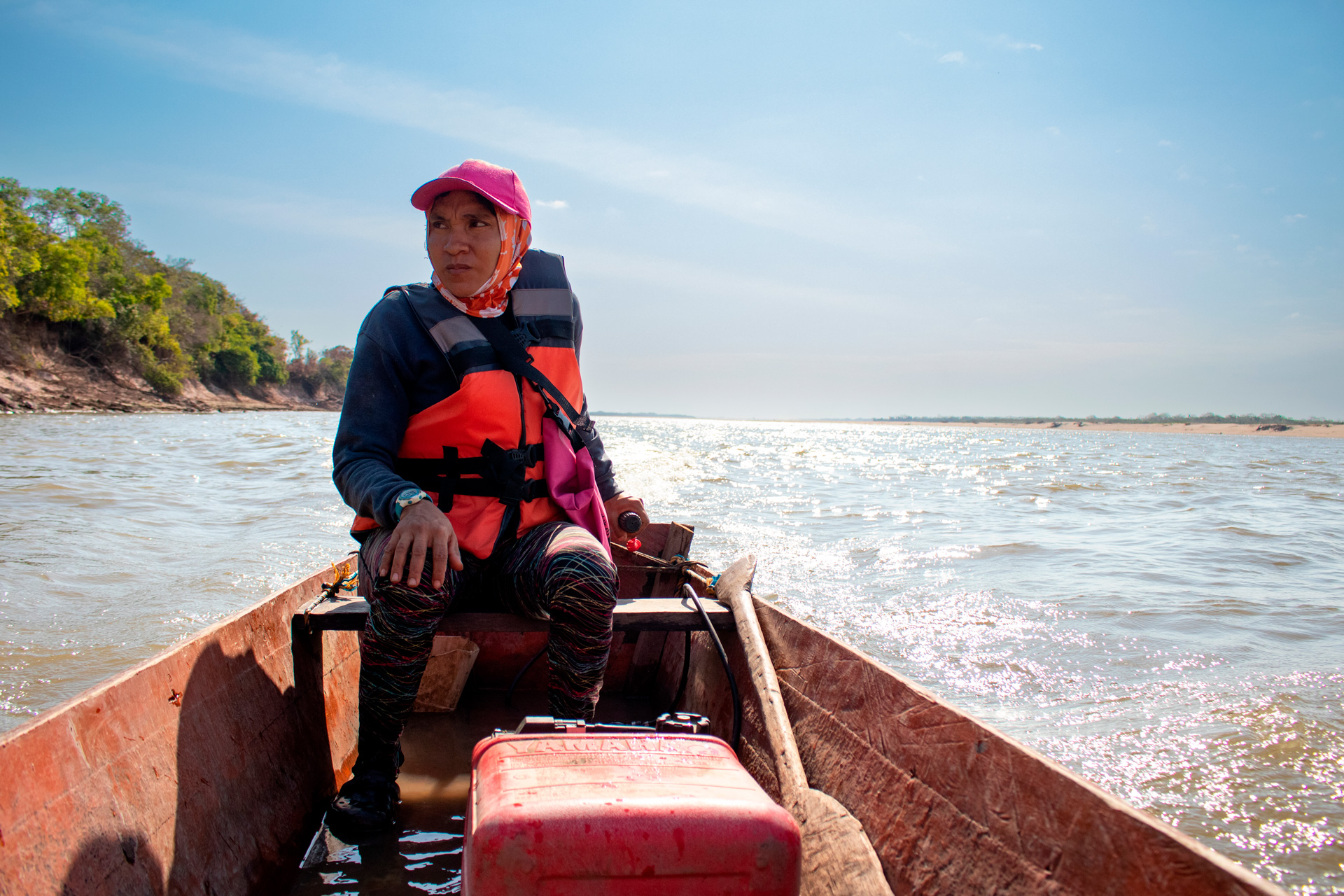 Leina Reuto, habitante de Cravo Norte, y voluntaria en el monitoreo de las tortugas charapa. /Foto: Mauricio Correa.
