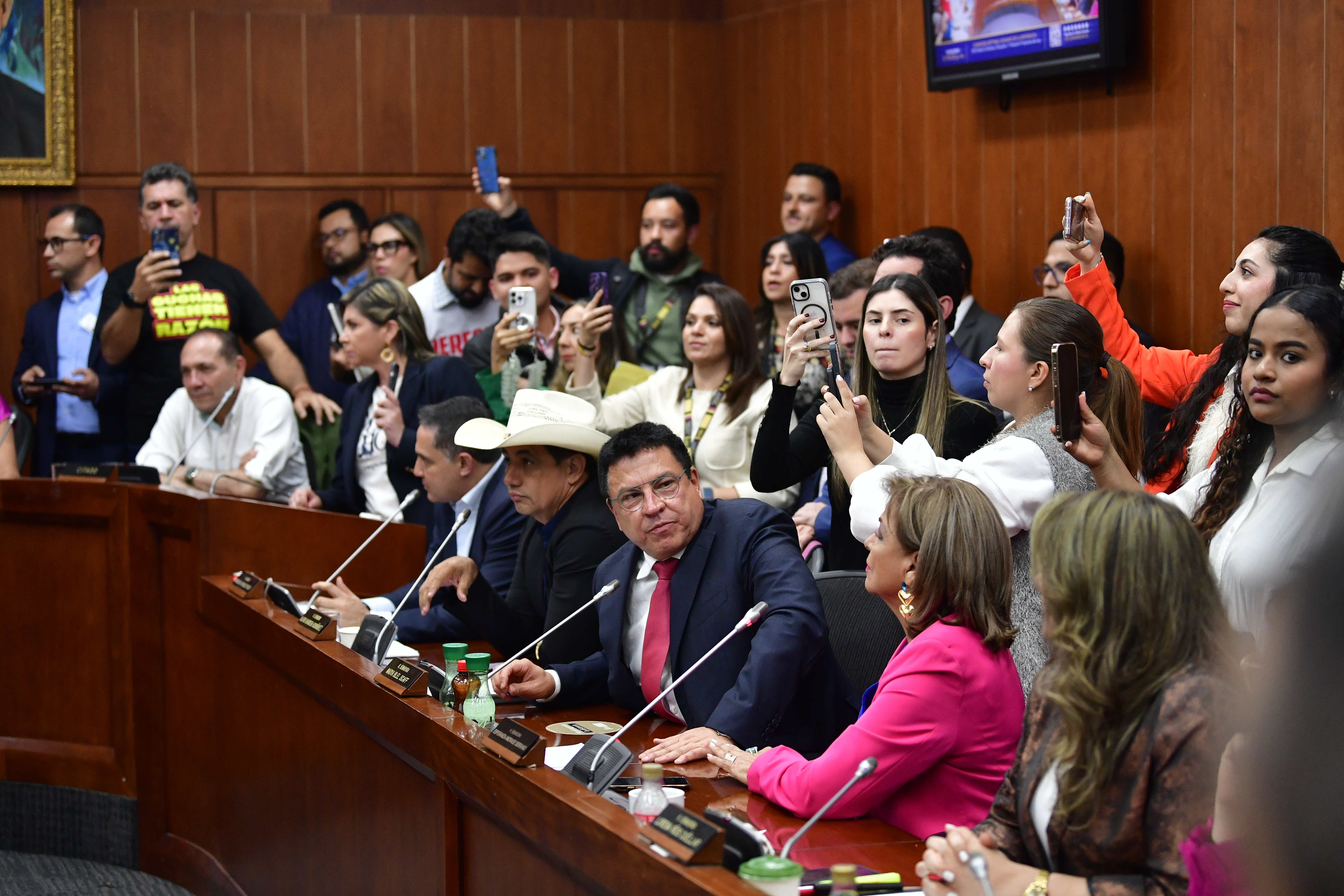 Liberales abren pelea con Gobierno por la mini reforma laboral y empiezan las “jugadas”