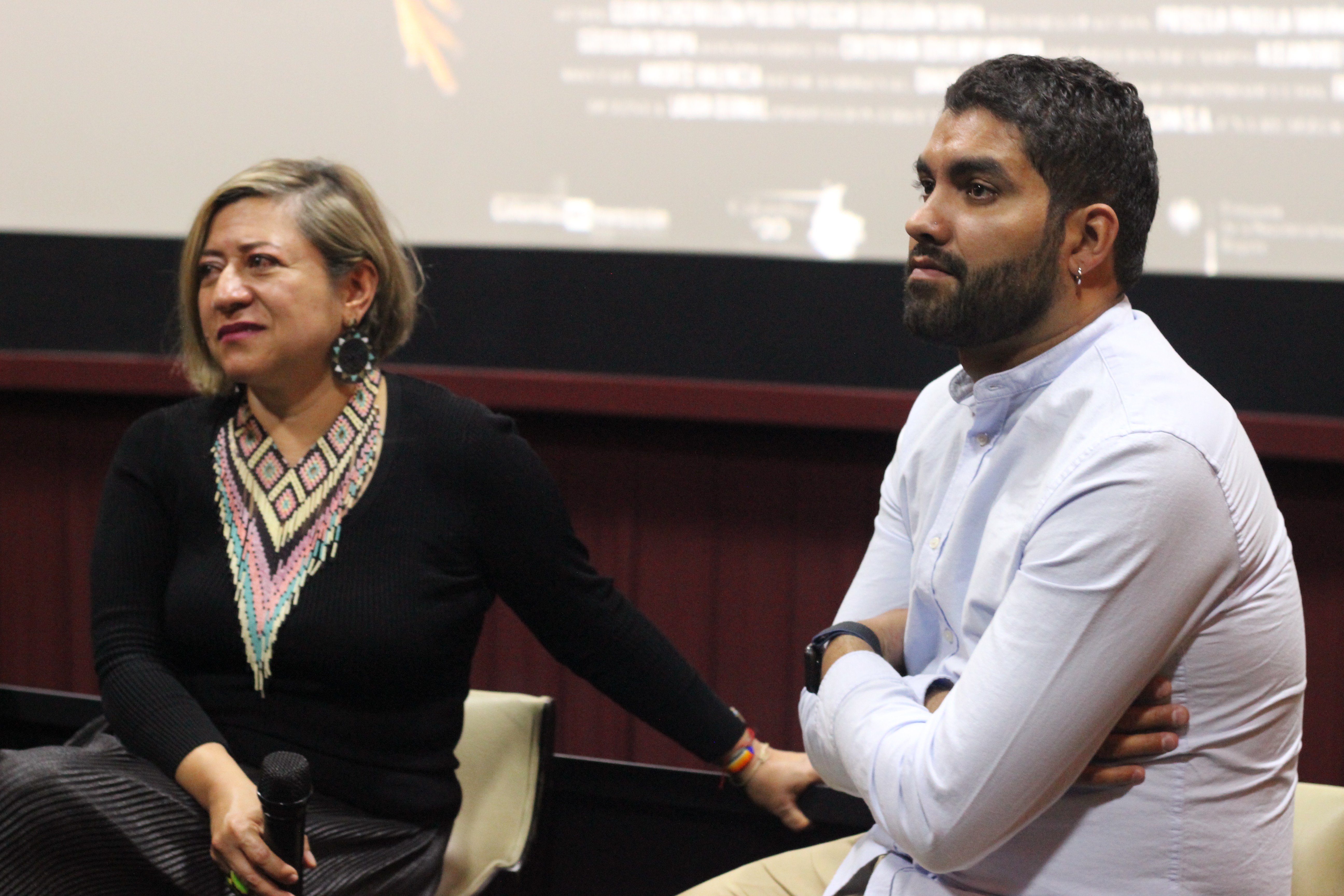 Los periodistas y directores del documental hablaron de los retos de crear nuevas narrativas del conflicto armado. Foto: Jorge Londoño