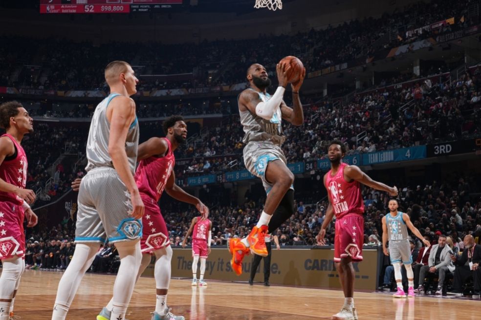 LeBron James y Steph Curry, figuras en el Juego de las Estrellas de la NBA
