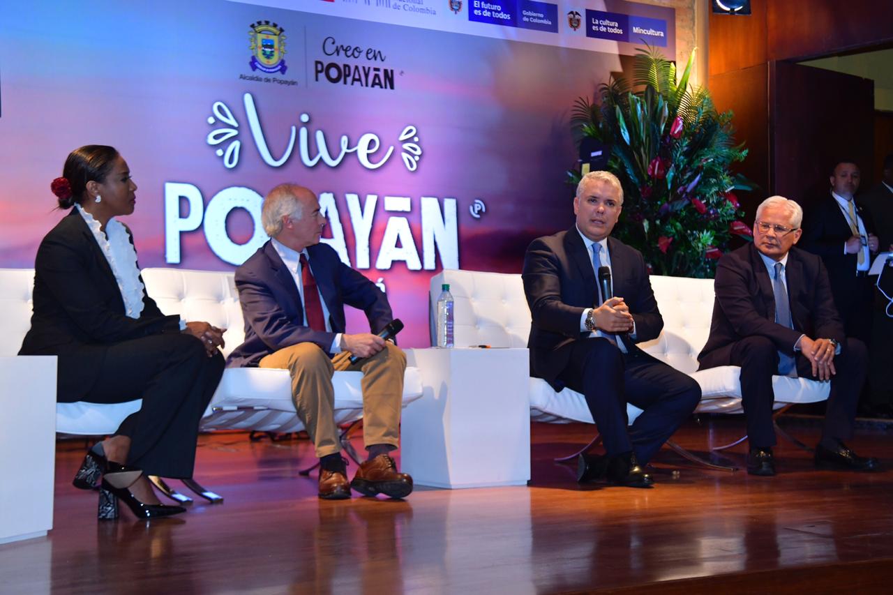 Duque se repetiría prueba de coronavirus tras estar con alcalde de Popayán, quien tiene el virus