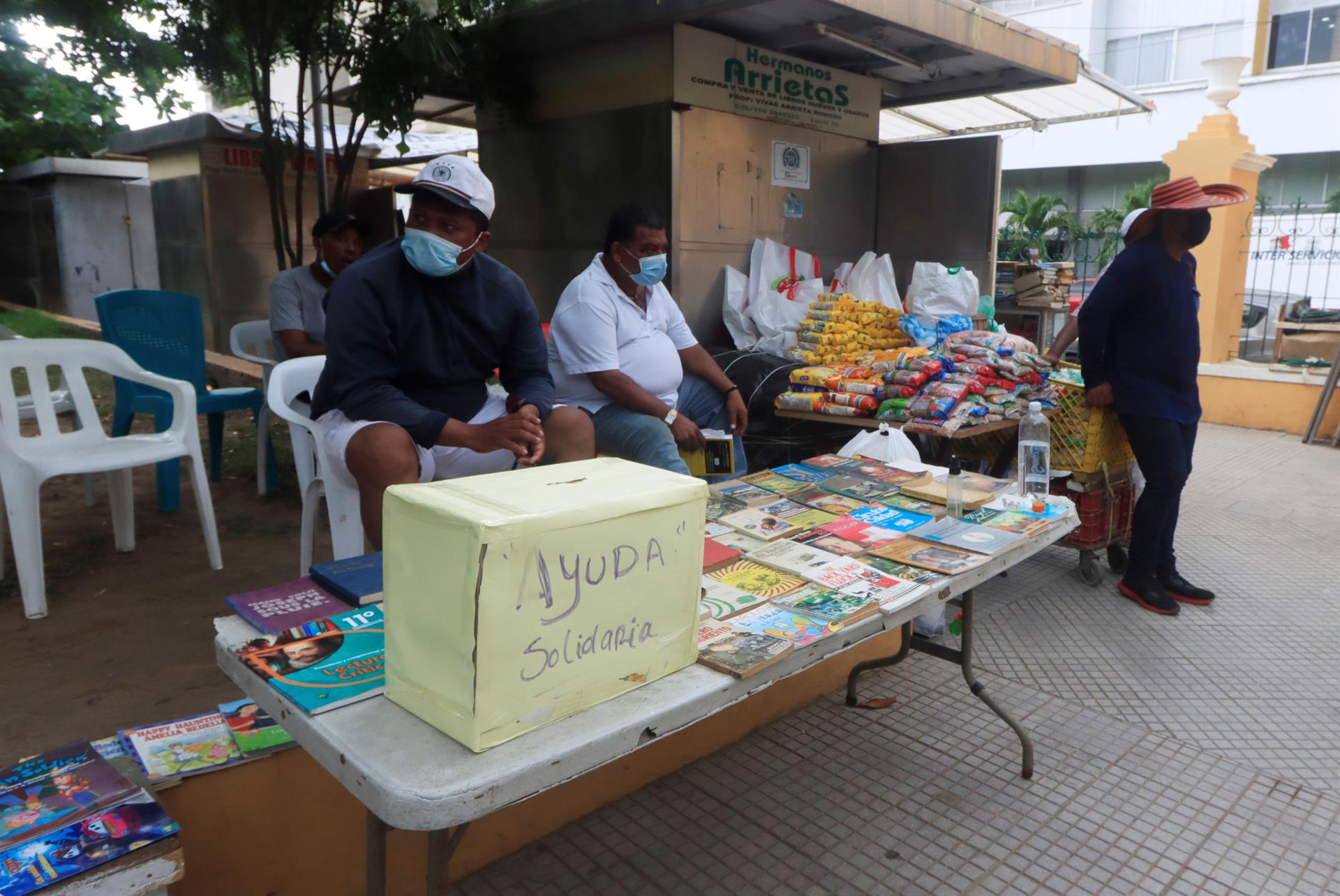 Libros a cambio de comida: la crisis de los libreros en Cartagena
