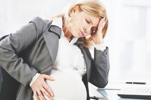 El proyecto de ley que busca que las mujeres en embarazo no puedan ser despedidas