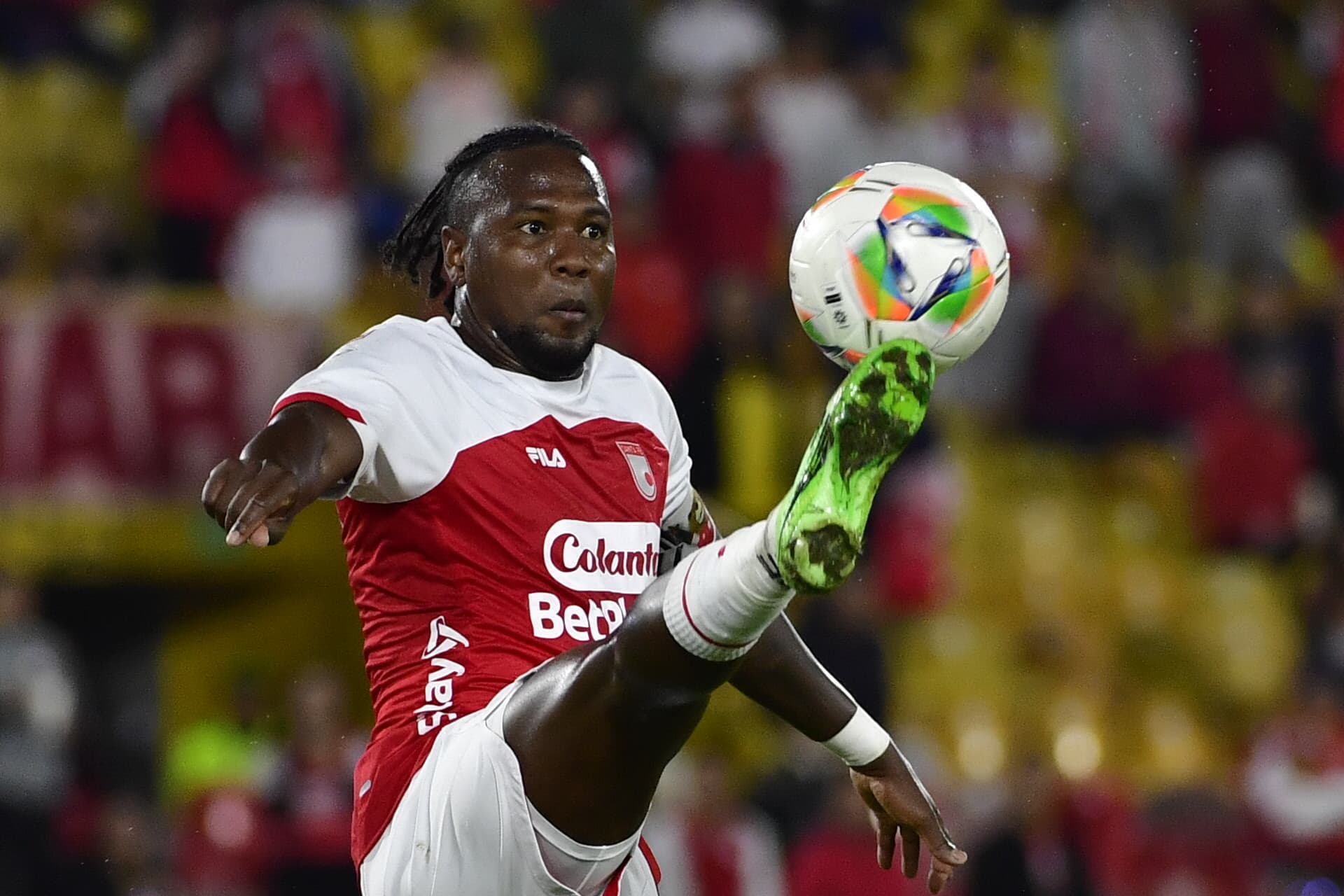 Santa Fe ganó en Santa Marta y sigue entre los punteros del campeonato