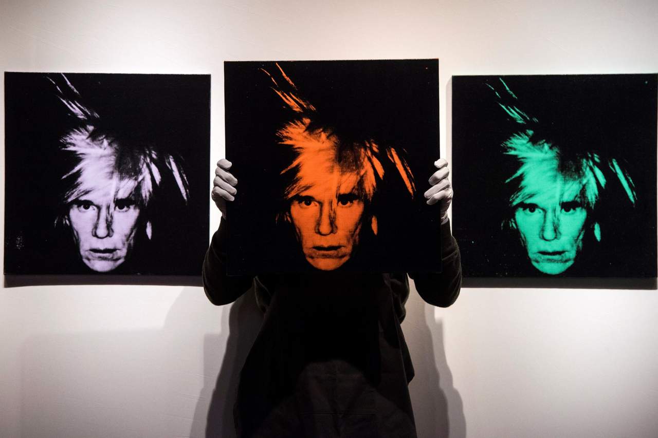 Los «Seis autorretratos» de Andy Warhol, vendidos por más de 88 mil millones de pesos