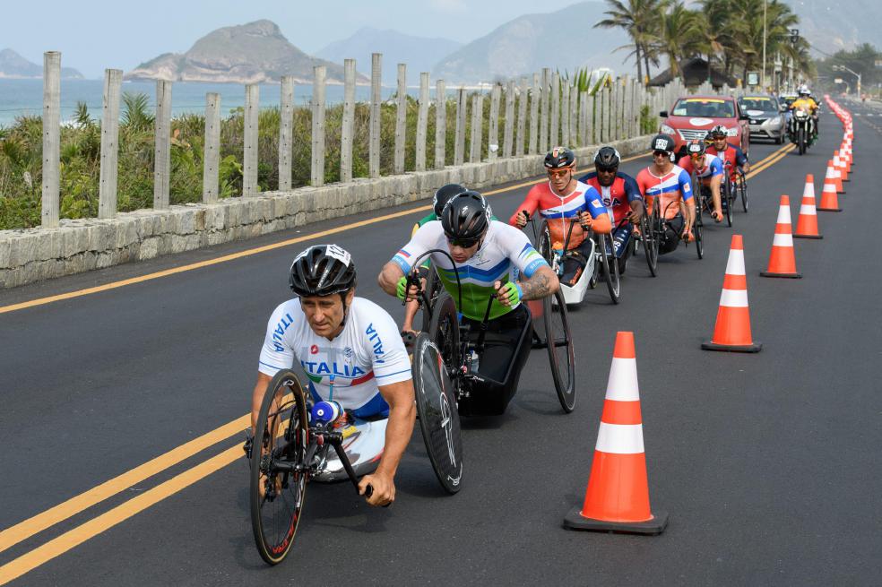 Del automovilismo a la bicicleta de mano: La fantástica vida de Zanardi