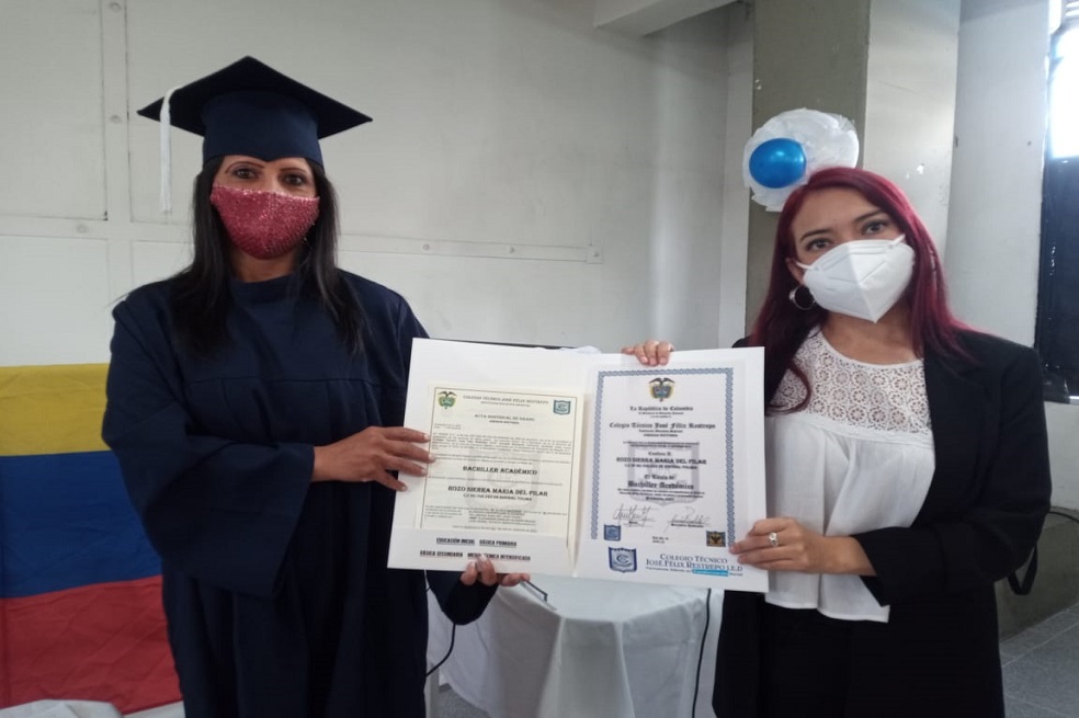 Más de 100 exhabitantes de calle se graduaron de primaria y bachillerato en Bogotá