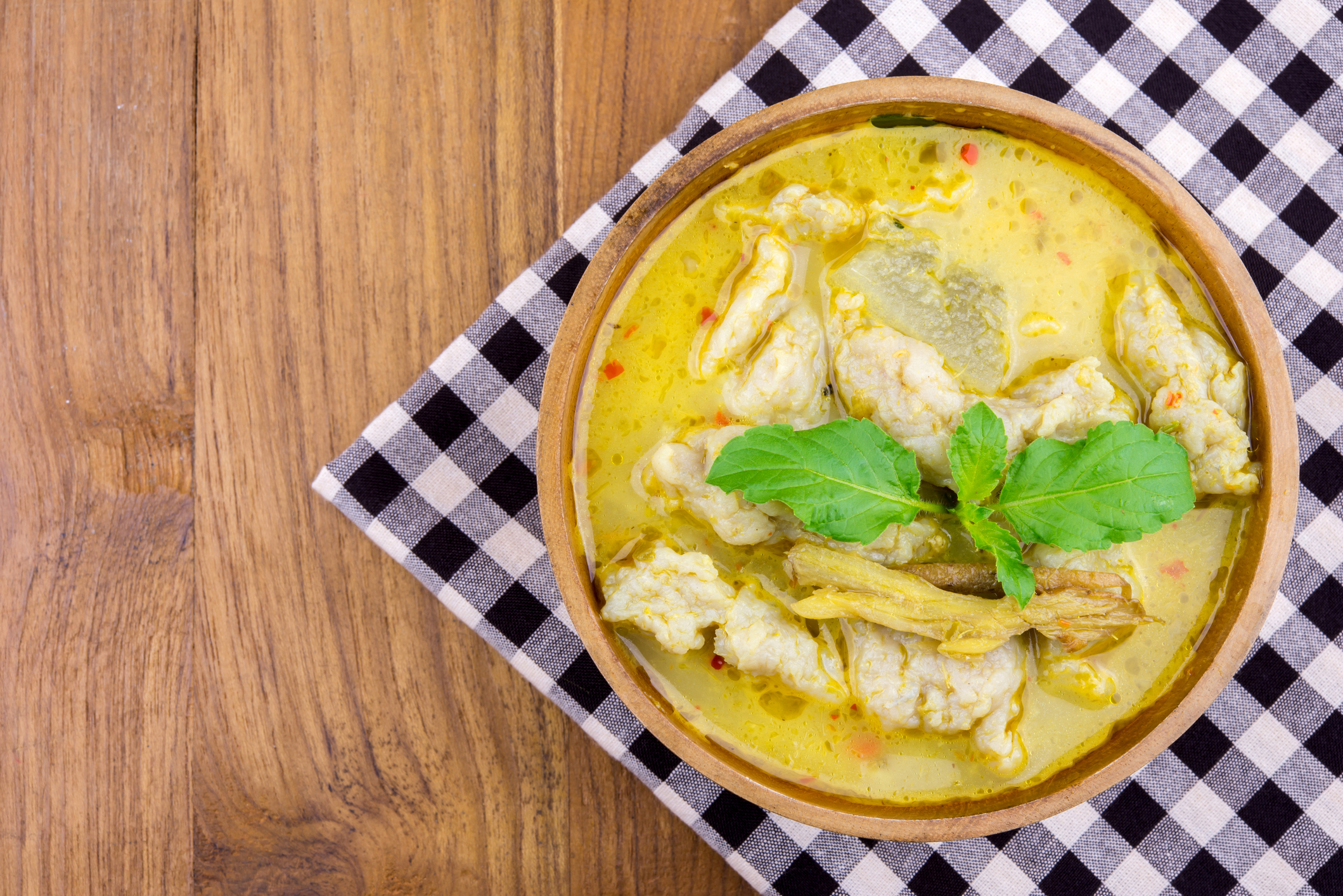 Ingredientes y receta para hacer pollo en leche de coco y curry