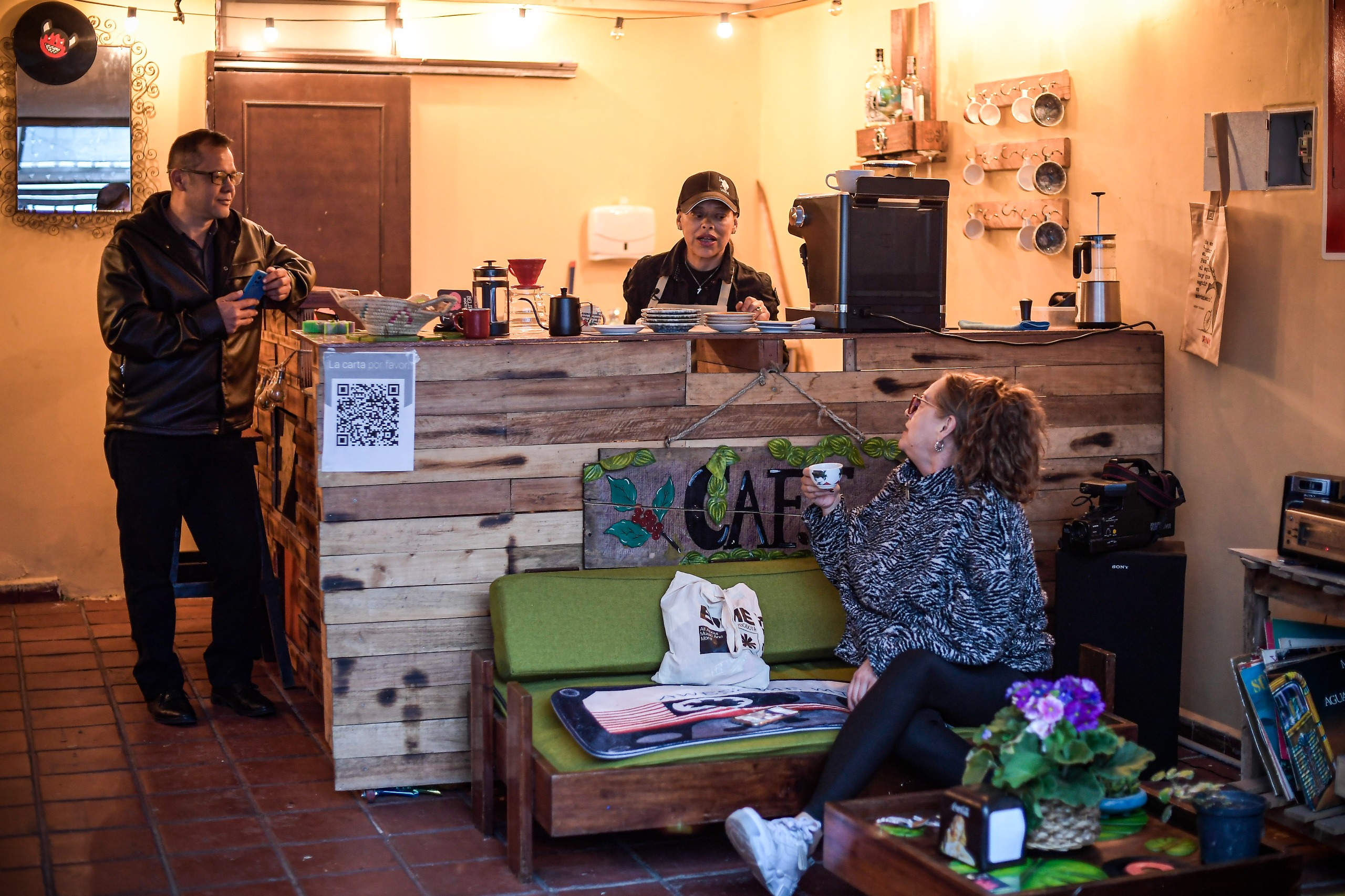 Clubes cannábicos y cafés ‘weed friendly’ desafían el prohibicionismo en Bogotá