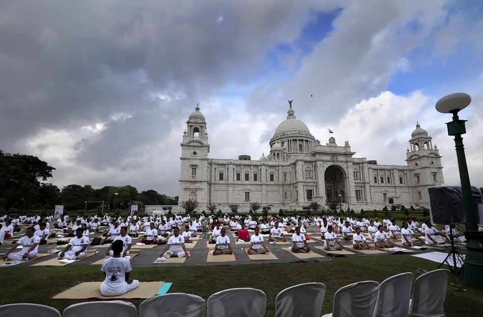 India celebra un masivo Día Internacional del Yoga