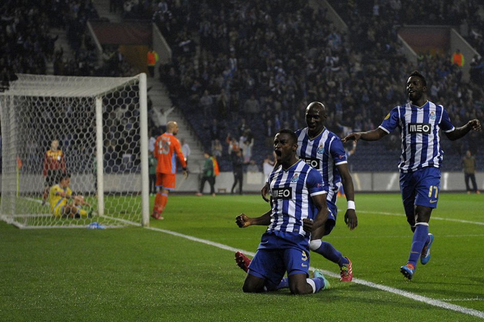 Jackson Martínez anotó el gol del triunfo del Porto contra el Nápoles