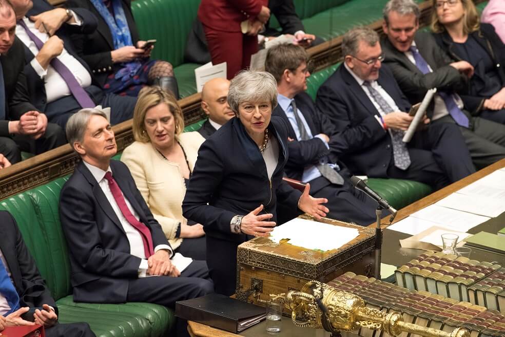 Diputados británicos apoyan aplazar Brexit para evitar salida sin acuerdo