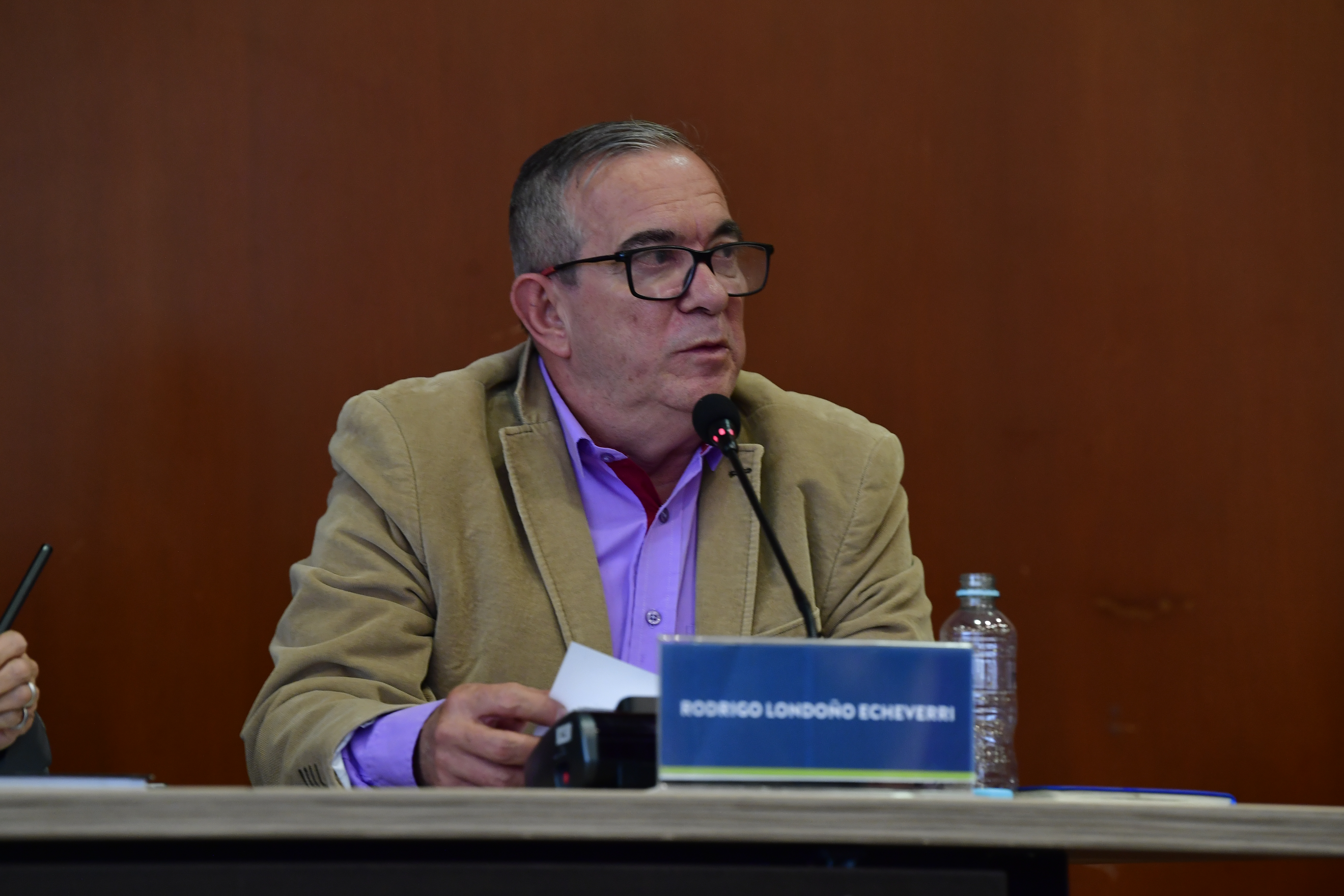 Conocido como alias Timoleón Jiménez o Timochenko durante la comunicación de los decretos de amnistía por parte de la Jurisdicción Especial de Paz (JEP)