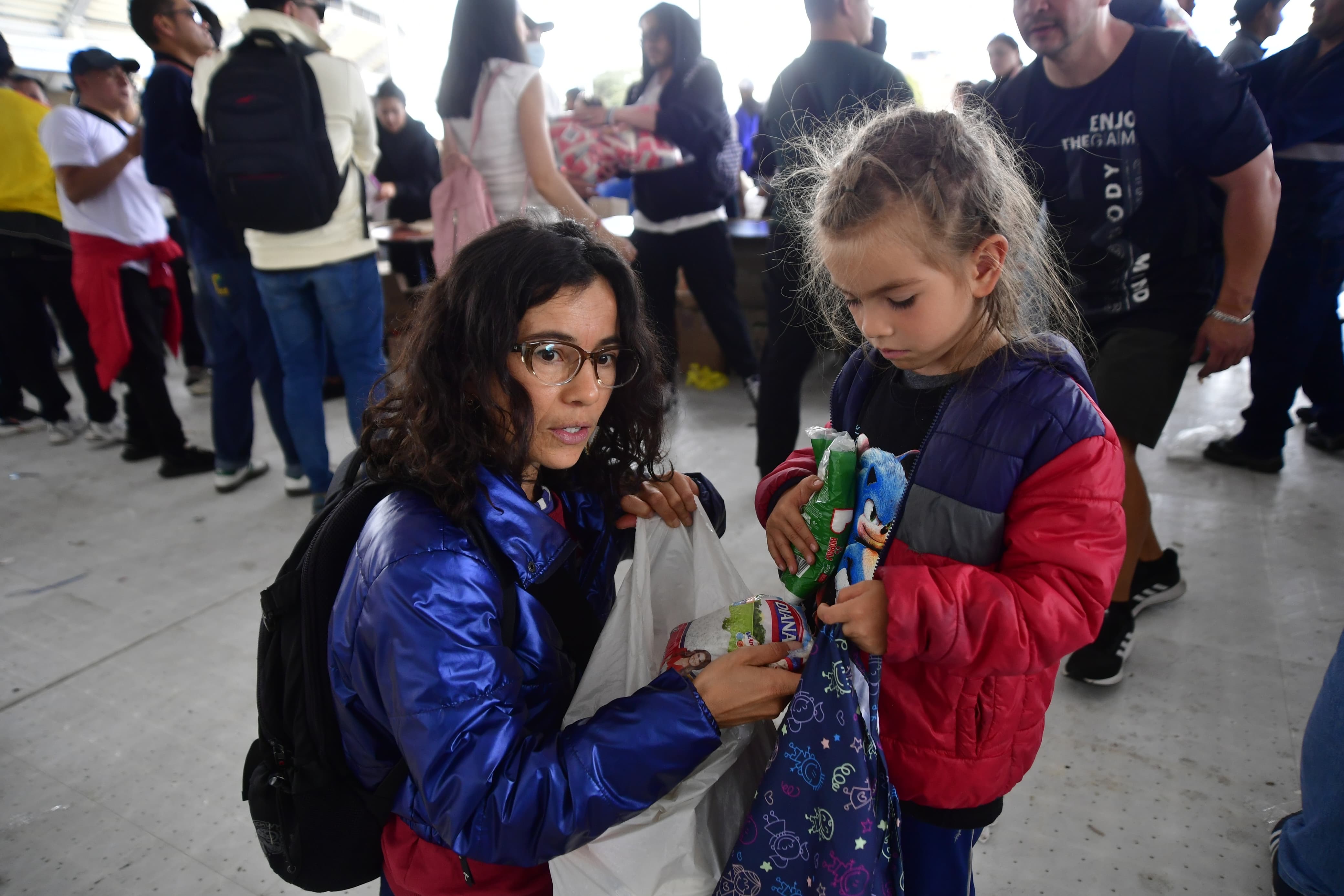 Niños también se sumaron a la jornada de donaciones en Bogotá, entregando ayudas para las comunidades afectadas por el terremoto