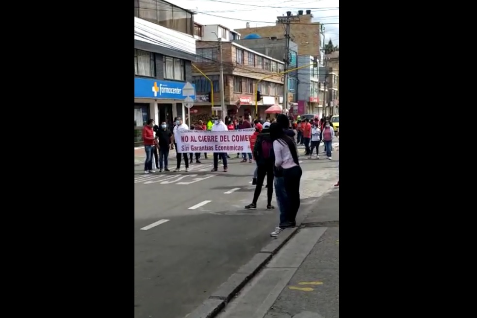 Decenas de trabajadores y propietarios del comercio formal marcharon por distintos puntos de la ciudad y se declararon en desobediencia civil.