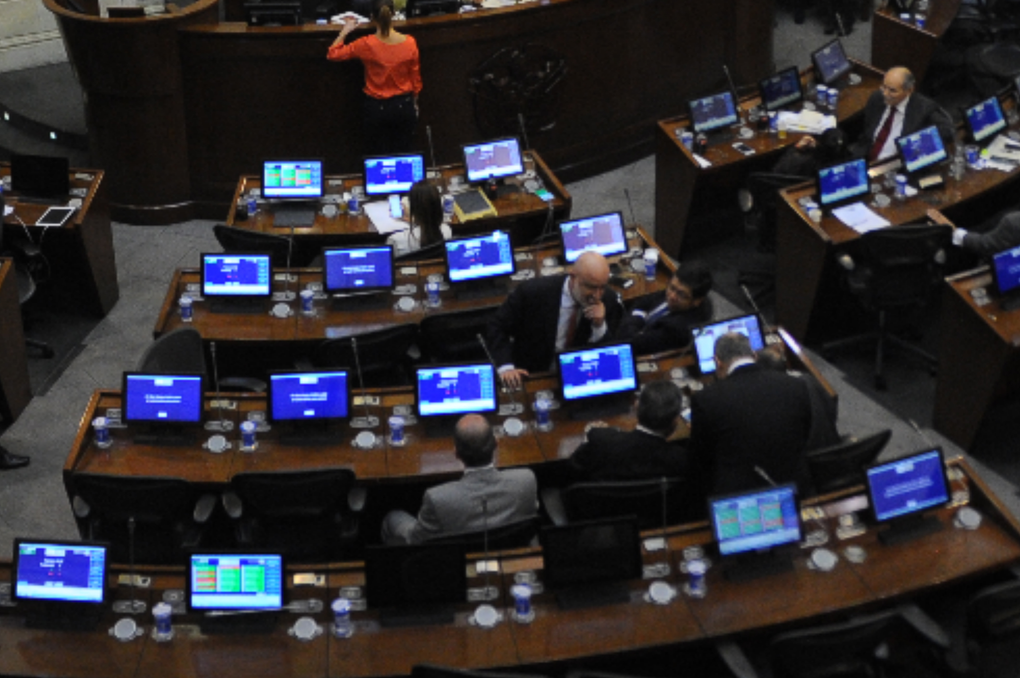Las iniciativas para sancionar el ausentismo parlamentario y reducir el número de congresistas
