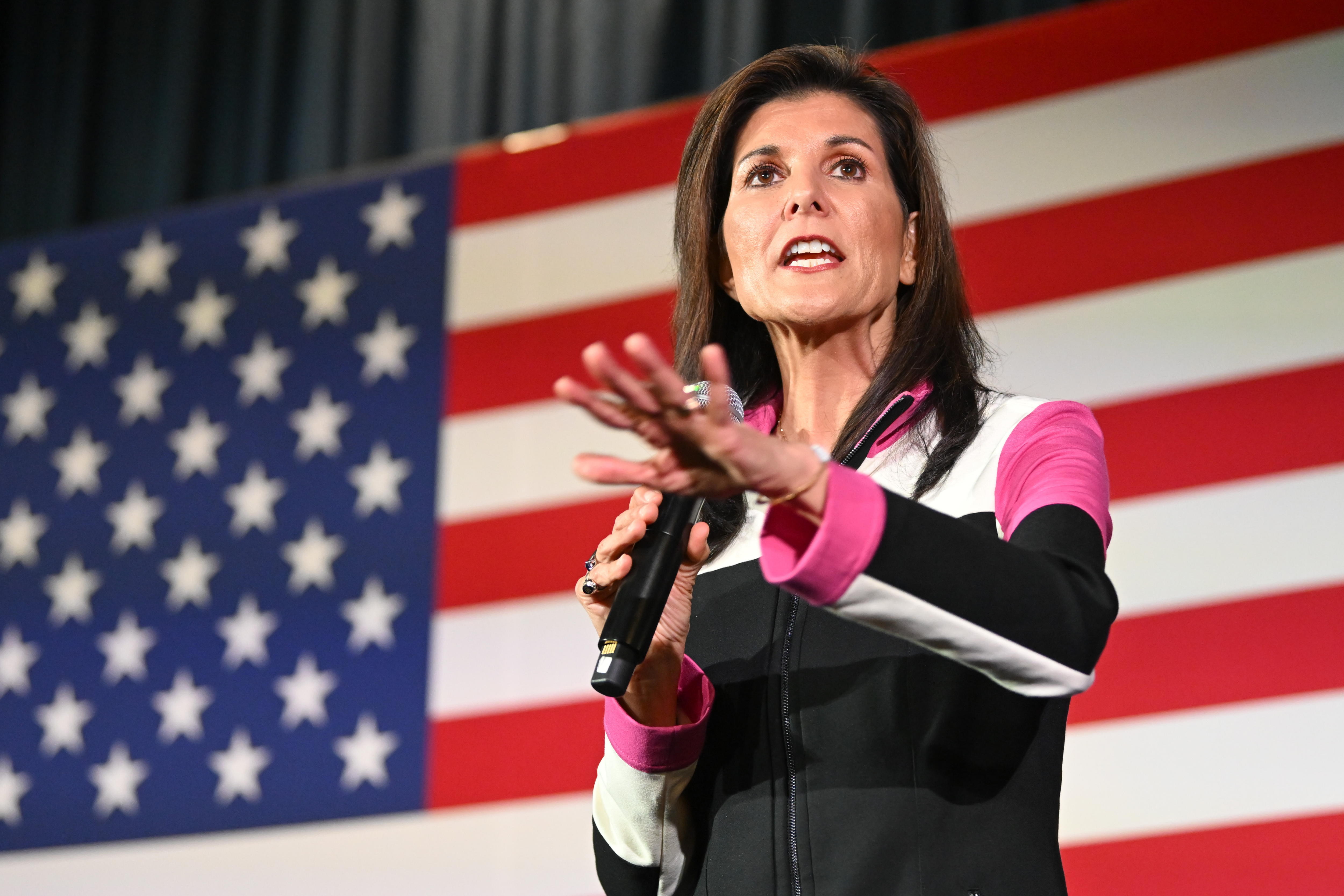 Nikki Haley no tira la toalla frente a Trump; lo hará cuando se agote el dinero