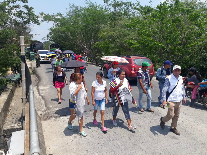 Pobladores del corregimiento de Puerto Jordán marcharon en el puente Quiney, en protesta por la agresión sexual a una de sus habitantes.Cortesía