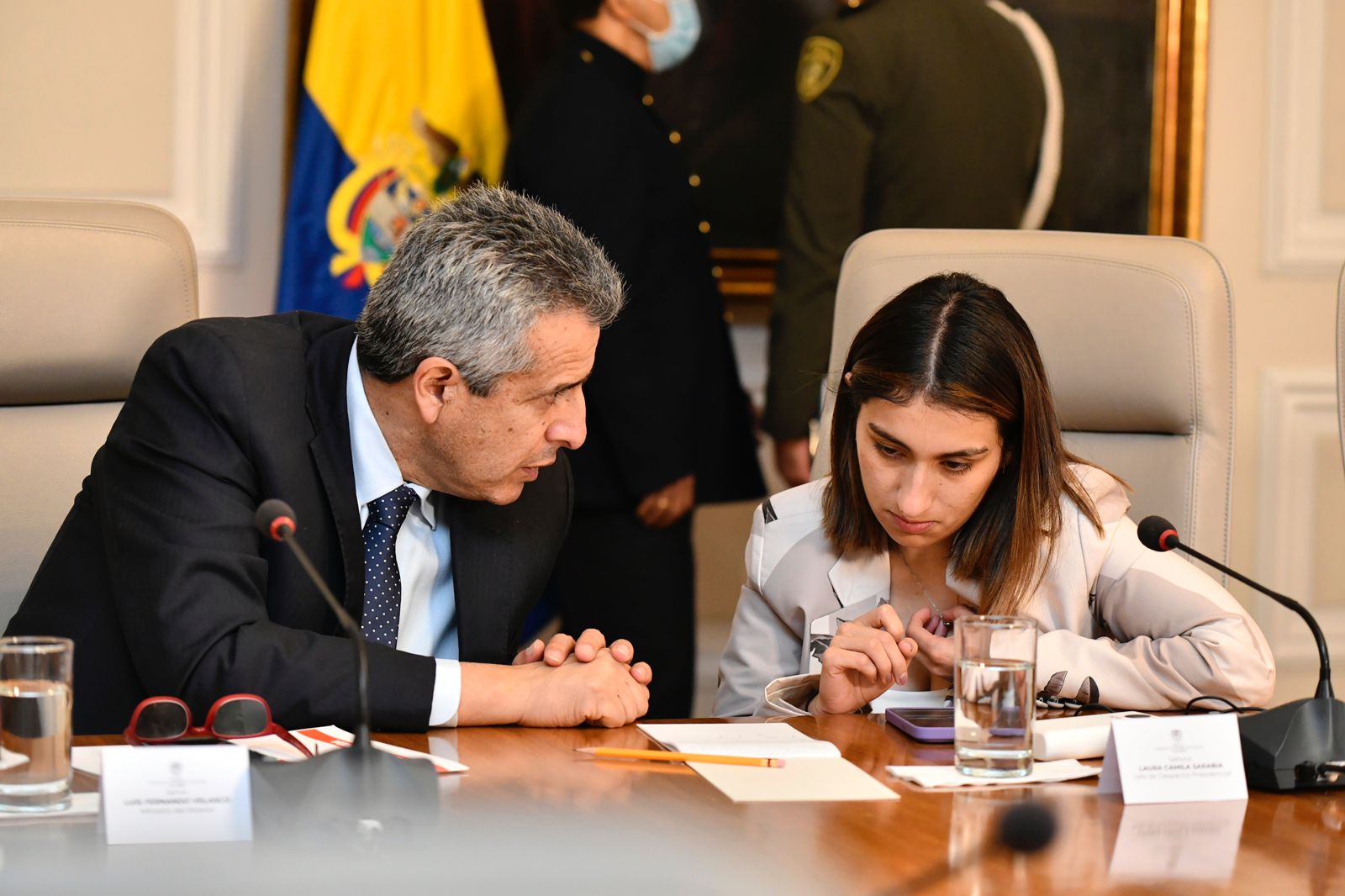 Laura Sarabia niega diferencias con el ministro Luis Fernando Velasco
