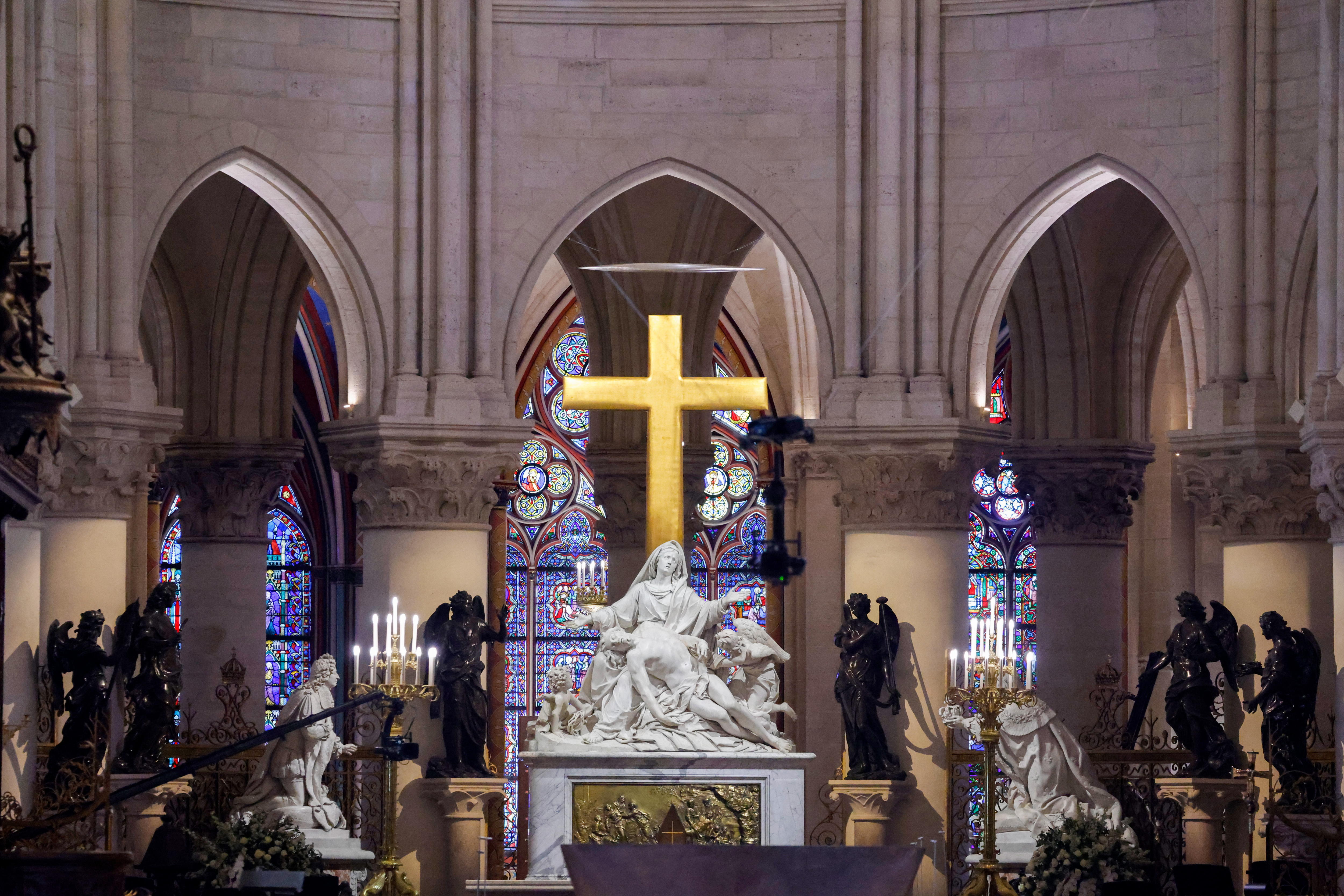 Paris (France), 07/12/2024.- The 'Statue de la Vierge de Pitie' (Pieta) at the Notre Dame de Paris cathedral, ahead of its official reopening ceremony, in Paris, France, 07 December 2024. The Notre Dame de Paris Cathedral reopens on 07 December after nearly six years of renovation work following its destruction by a fire on 15 April 2019. (Francia) EFE/EPA/LUDOVIC MARIN / POOL MANDATORY MENTION OF THE ARTIST UPON PUBLICATION MAXPPP OUT EDITORIAL USE ONLY EDITORIAL USE ONLY
