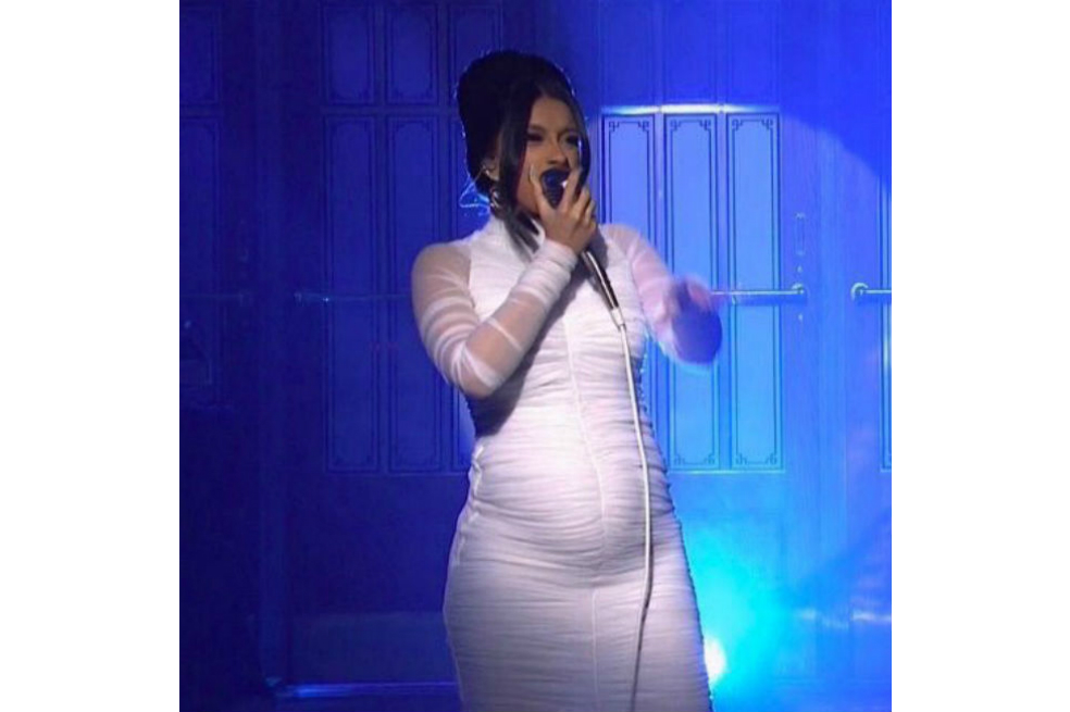 El bebé de Cardi B patea más fuerte cuando su padre no está cerca
