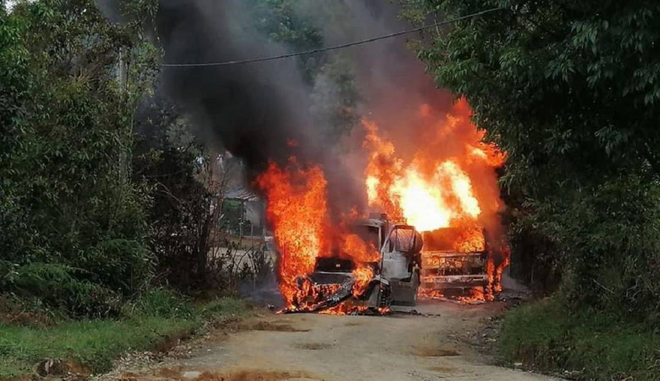 Hombres armados incineraron dos vehículos cisterna en el sur del Cauca