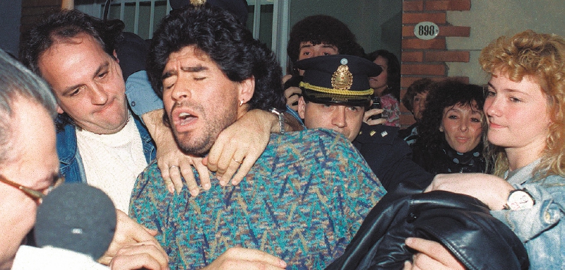 En abril de 1991 Maradona fue detenido en Buenos Aires por consumo y tenencia de drogas.