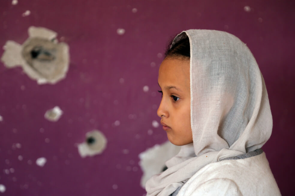 De la escuela al cementerio, el trabajo de los niños de la guerra en Yemen