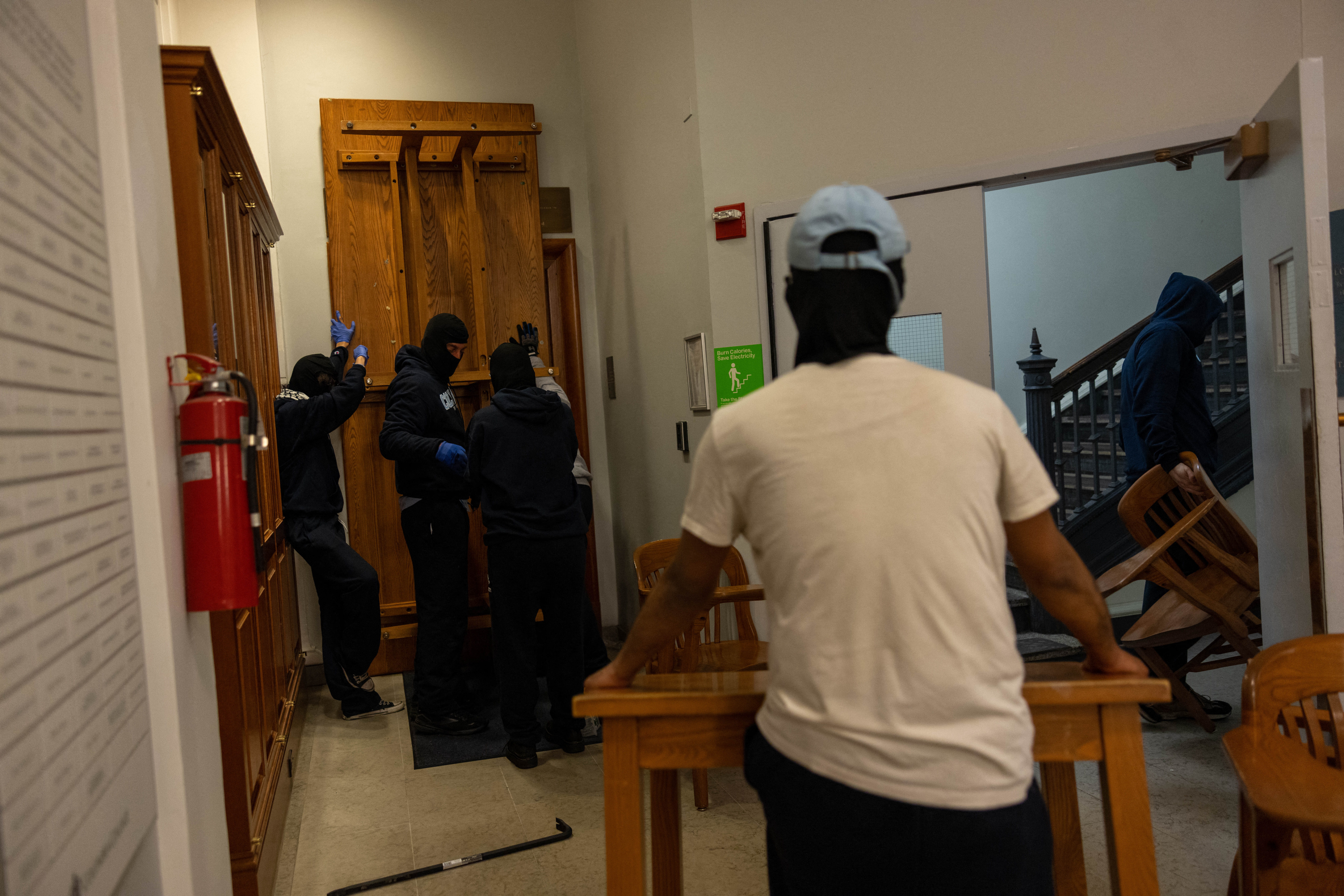 Video: estudiantes de la Universidad de Columbia se tomaron un edificio del campus