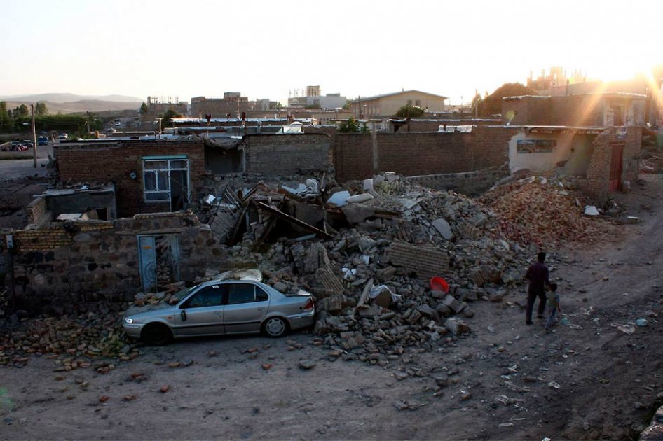Ya son 153 los muertos por terremotos en Irán