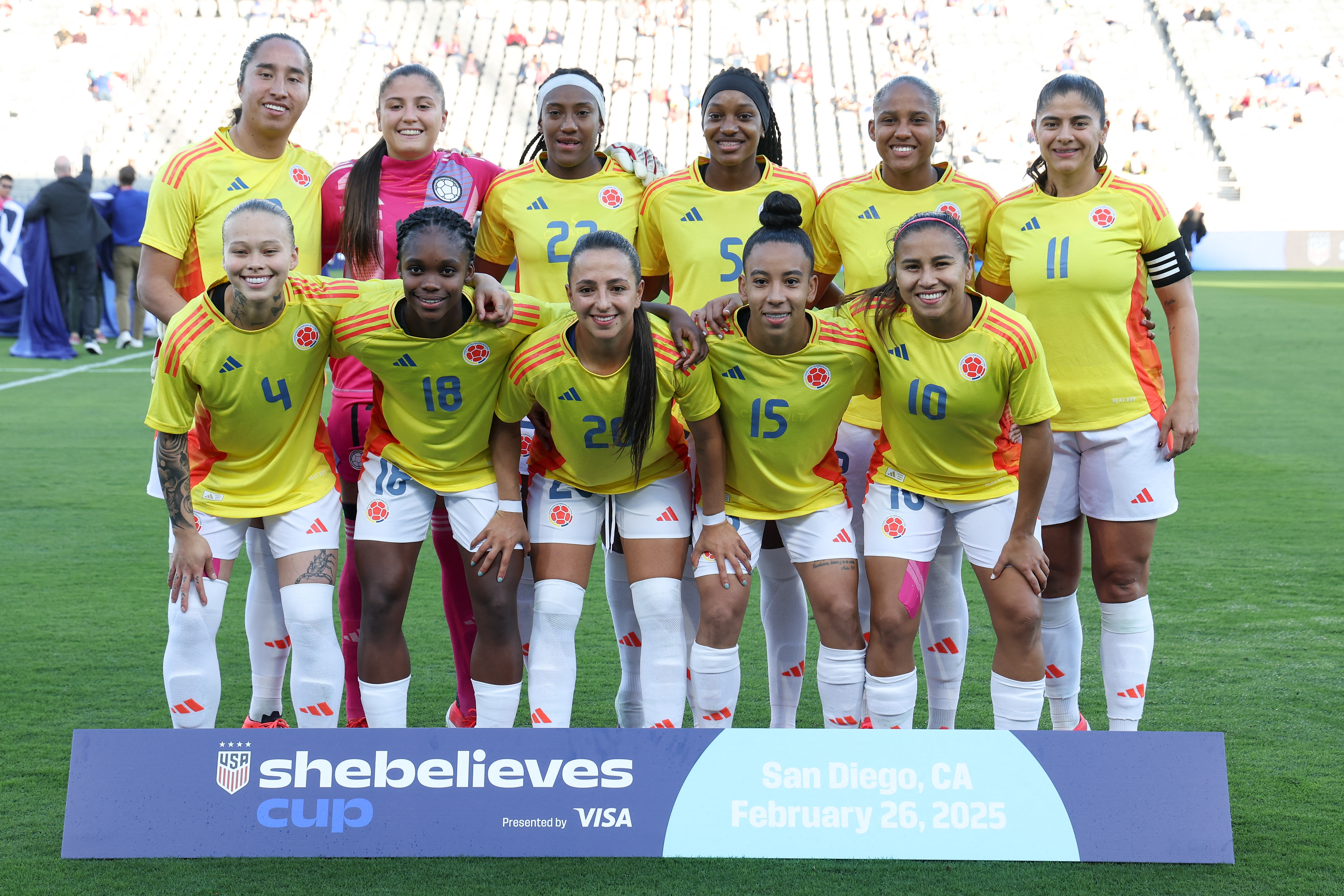 Los jugadores de Colombia posan para una foto antes del partido contra Australia durante el partido de la Copa SheBelieves 2025 entre Australia y Colombia en el Snapdragon Stadium el 26 de febrero de 2025 en San Diego, California.