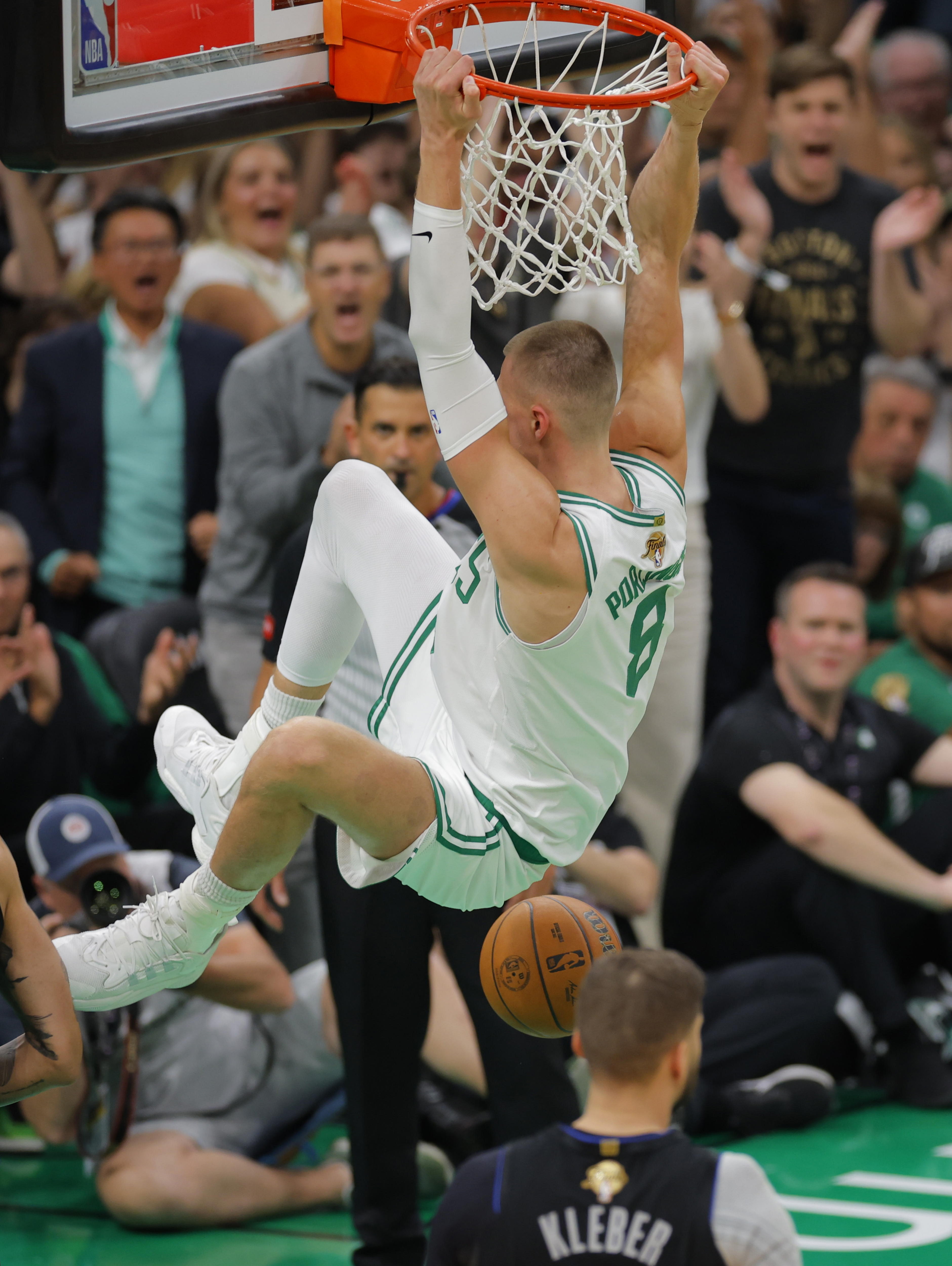 Boston (United States), 07/06/2024.- Boston Celtics center Kristaps Porzingis hangs off the rim after a slam dunk against the Dallas Mavericks during the first half of the NBA Finals game one between the Dallas Mavericks and the Boston Celtics in Boston, Massachusetts, USA, 06 June 2024. (Baloncesto) EFE/EPA/CJ GUNTHER SHUTTERSTOCK OUT