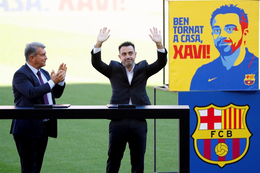 Barcelona presentó a Xavi Hernández con ilusión de cambiar su presente y su futuro