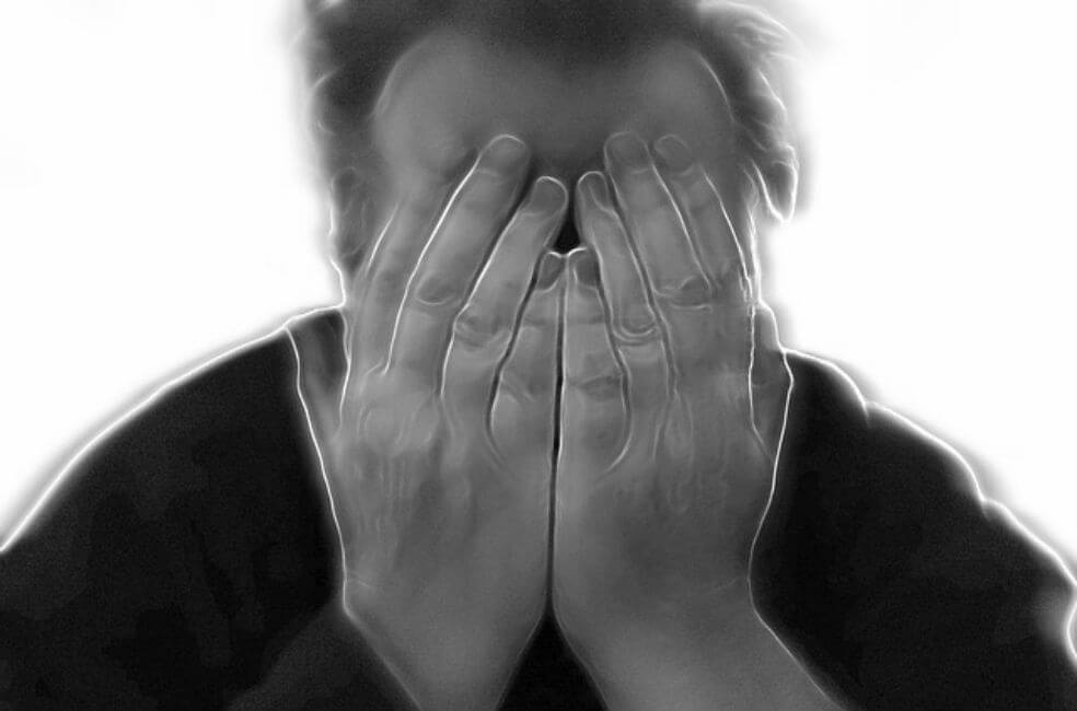 Dolor de cabeza y parálisis facial: cuidado con los síntomas del infarto