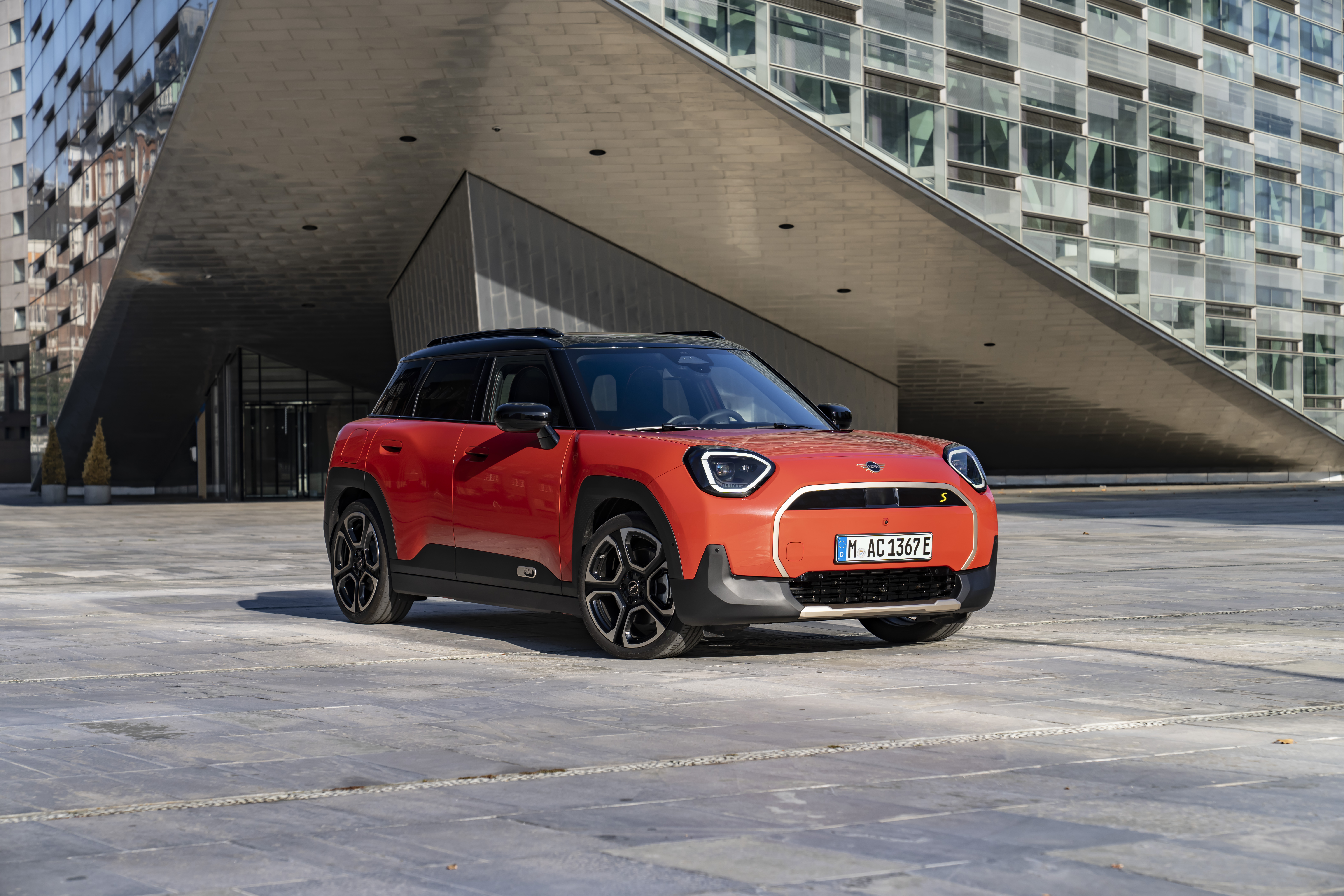 MINI Aceman: el crossover 100% eléctrico aterriza en Colombia en versiones E y SE