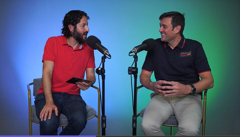Edwin Bohórquez Aya y Germán Borromei durante la conversación.