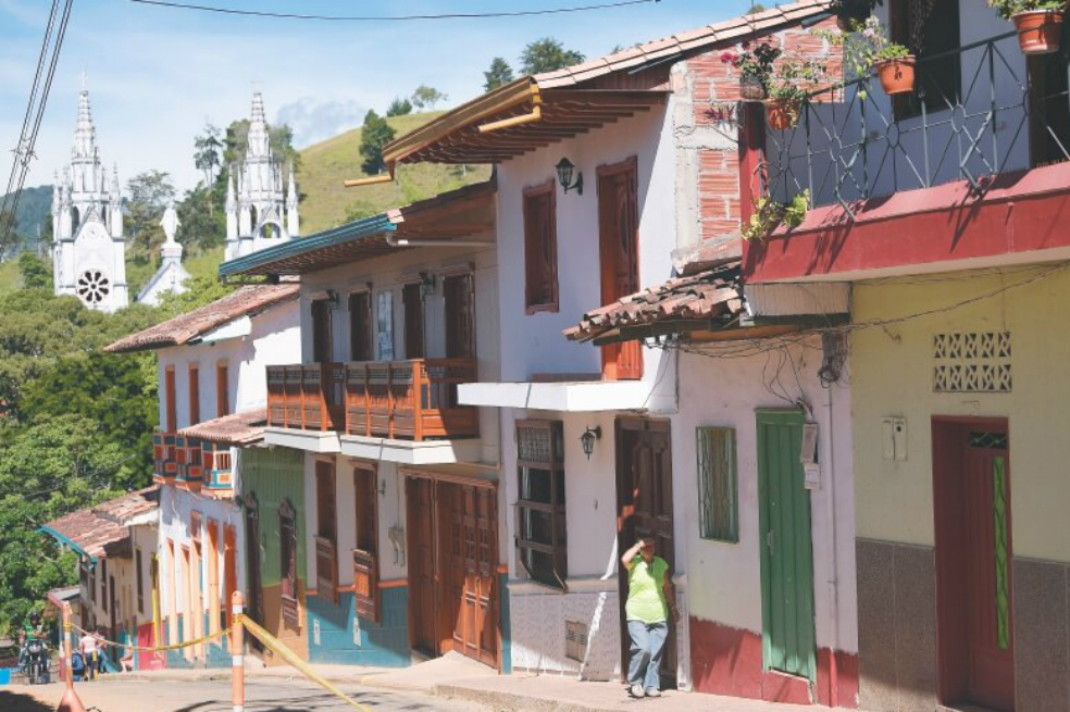 Denuncian que tres rectores en Jericó estarían aliados con AngloGold