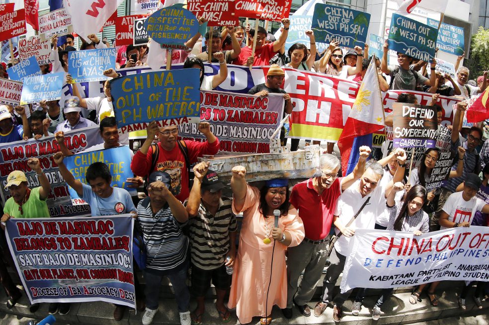 Manifestantes en Manila (Filipinas) exigieron a China que abandone los territorios en disputa. / EFE