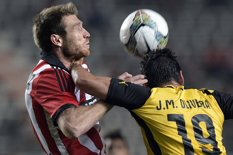Estudiantes venció a Peñarol en agónico partido por la Sudamericana