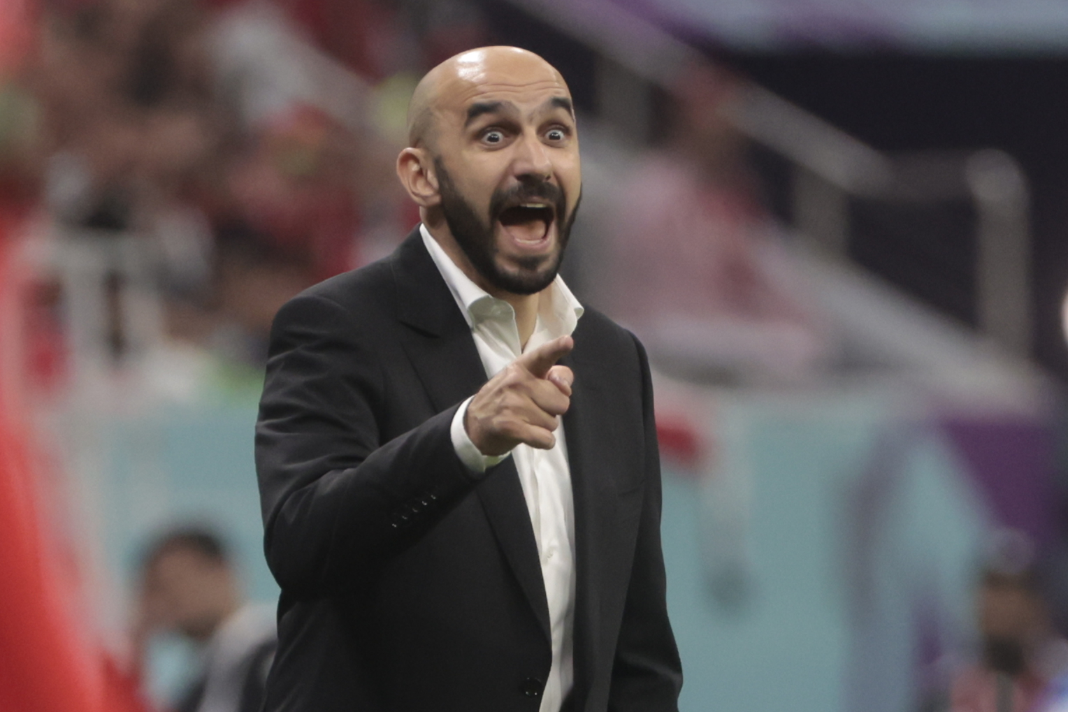 GR3018. AL BAIT (CATAR), 14/12/2022.- El seleccionador de Marruecos Walid Regragui reacciona hoy, en un partido de semifinales del Mundial de Fútbol Qatar 2022 entre Francia y Marruecos en el estadio Al Bait en Jor (Catar). EFE/ Juan Ignacio Roncoroni