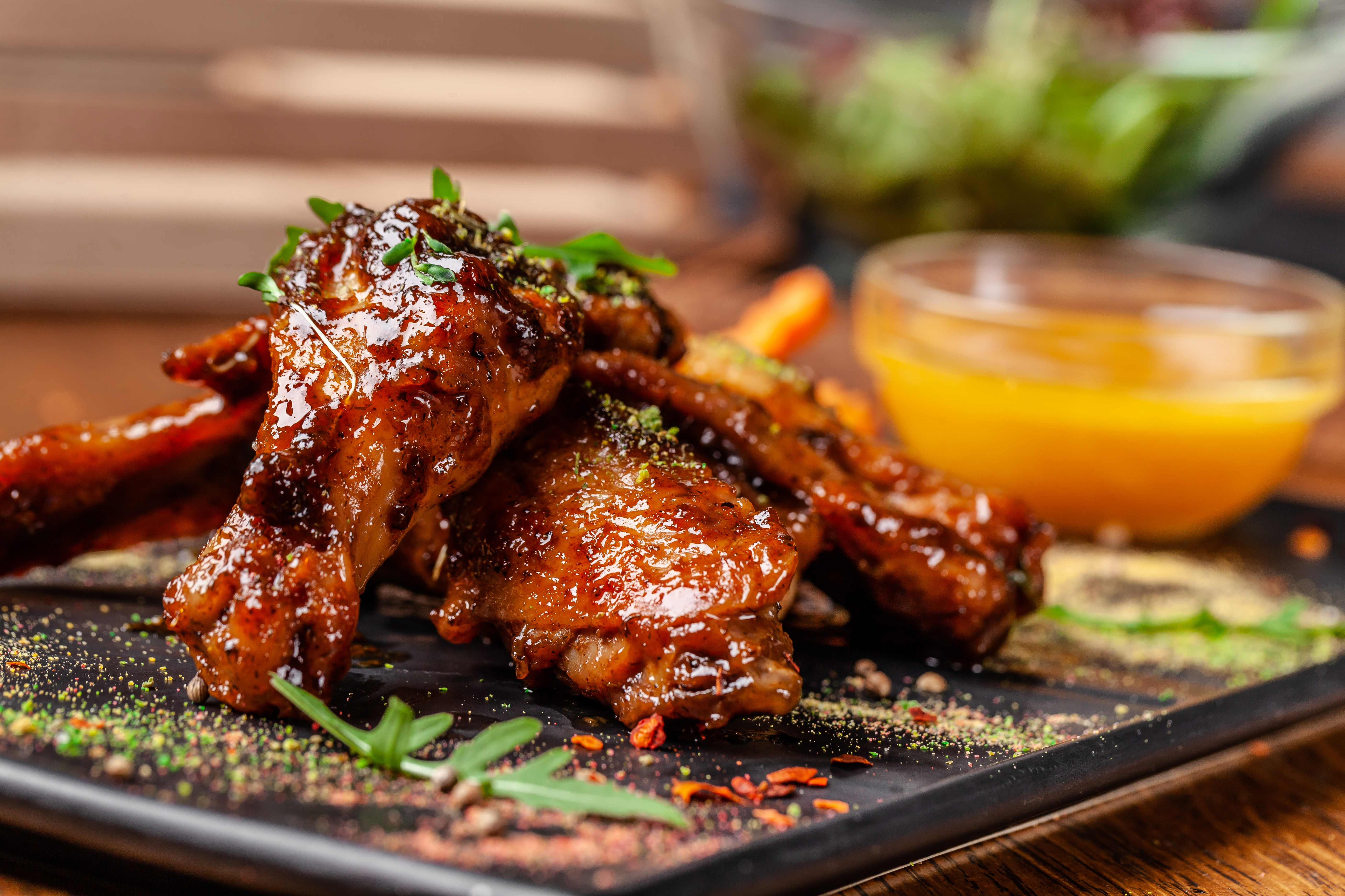 Muslos de pollo glaseados con melao de panela y soya