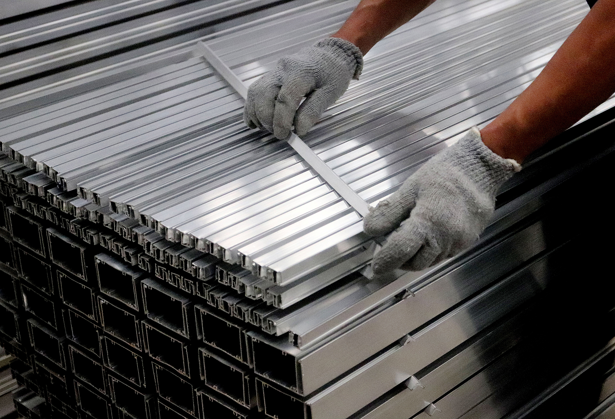 Gobierno aumenta el impuesto para la importación de ciertos aceros