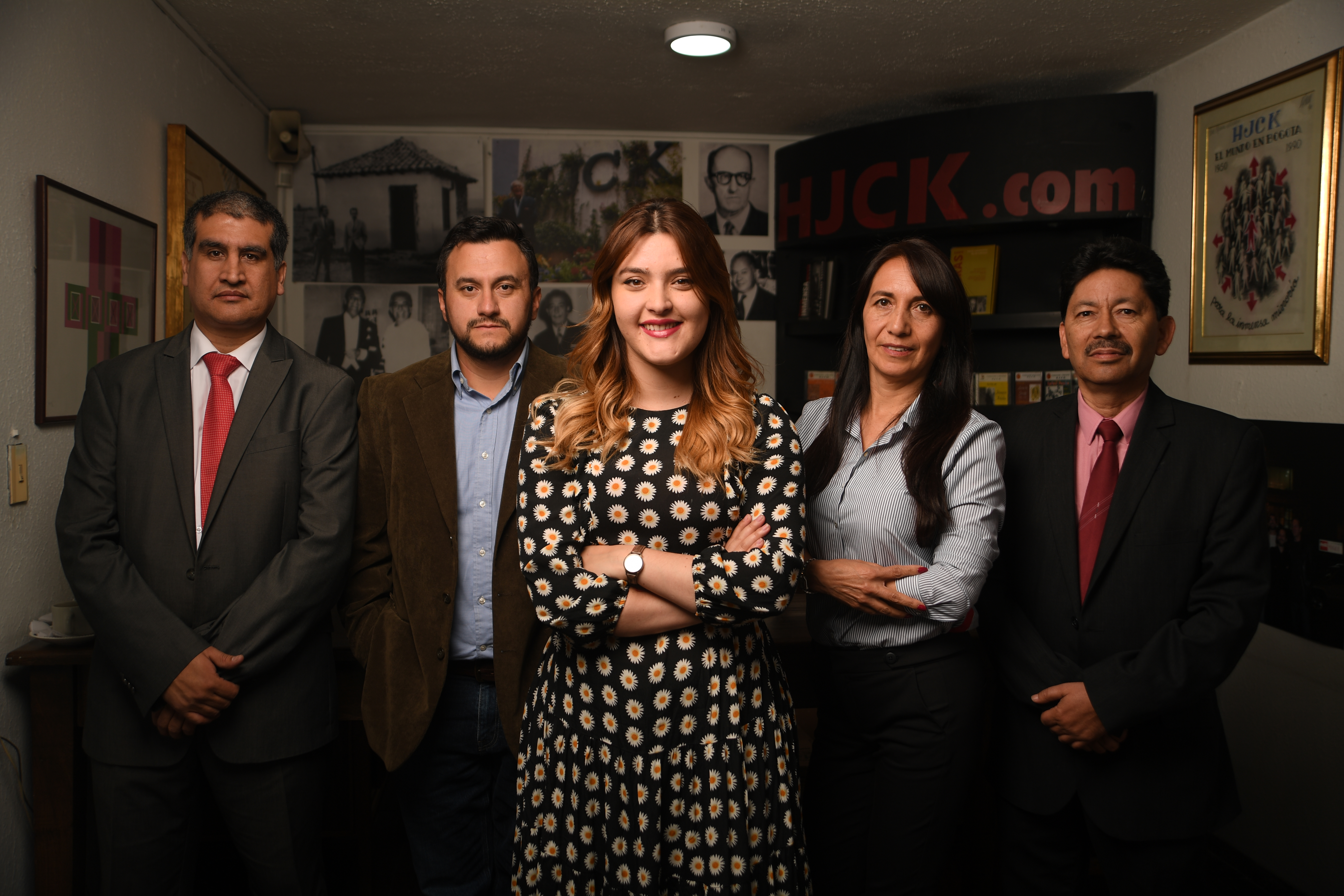 Integrantes de la emisora HJCK: Guillermo Aza, Andrés Murcia, Camila Builes, Clara Ospina y Alejandro Rodríguez.