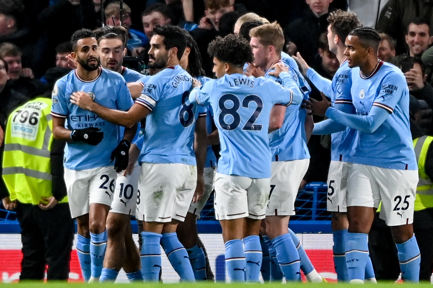 Manchester City venció a Chelsea y recorta distancia ante Arsenal