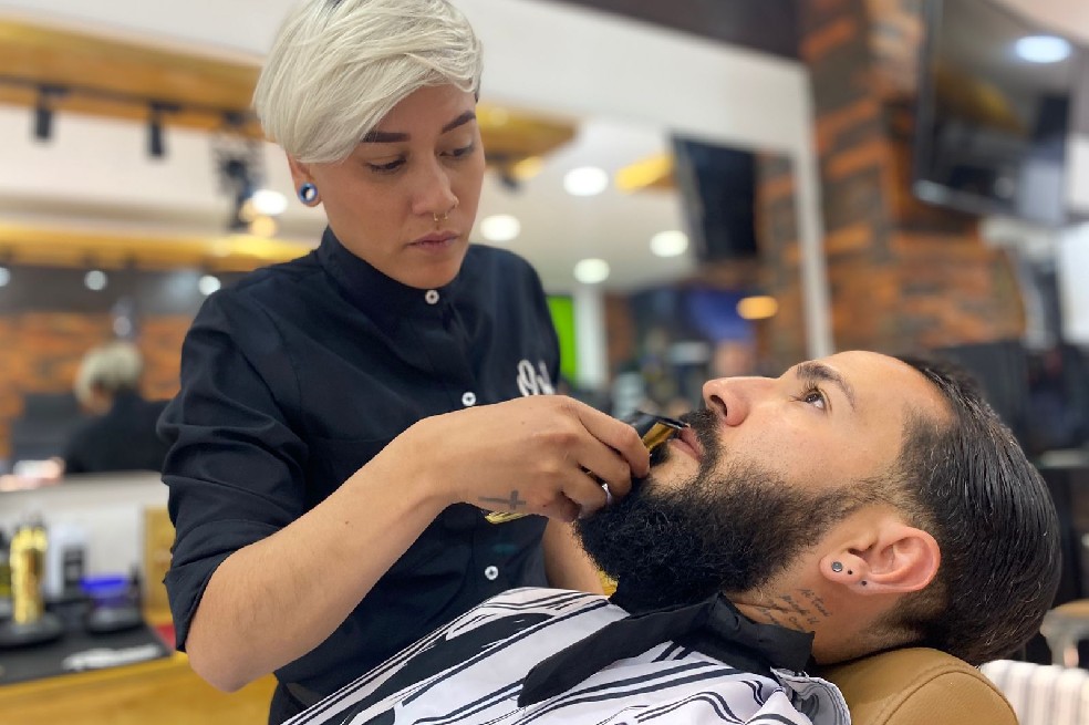 ¿Ya tienes barbería? Todo lo que debes saber de las barberas mujeres