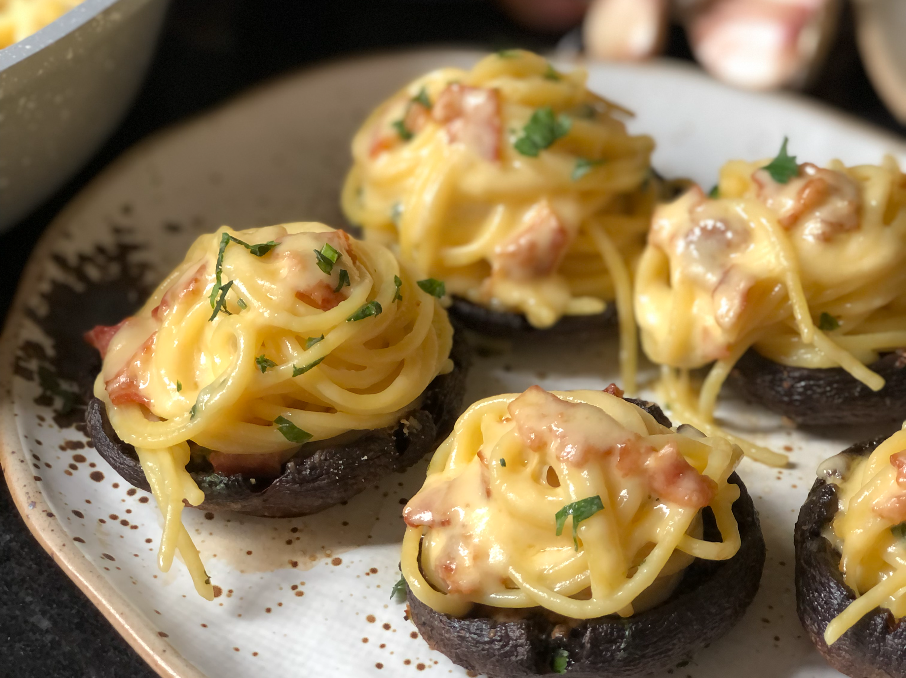 Portobellos rellenos de espaguetis