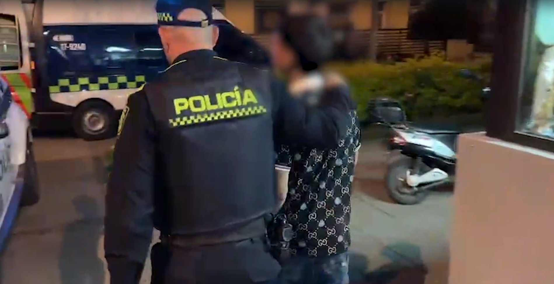 Los dos menores capturados habrían abordado a la mujer a la altura de la Calle 26 para robarle su vehículo.