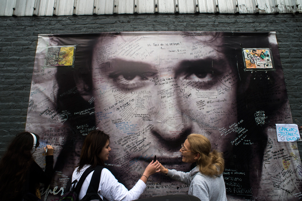 Fanáticos lloran a Gustavo Cerati