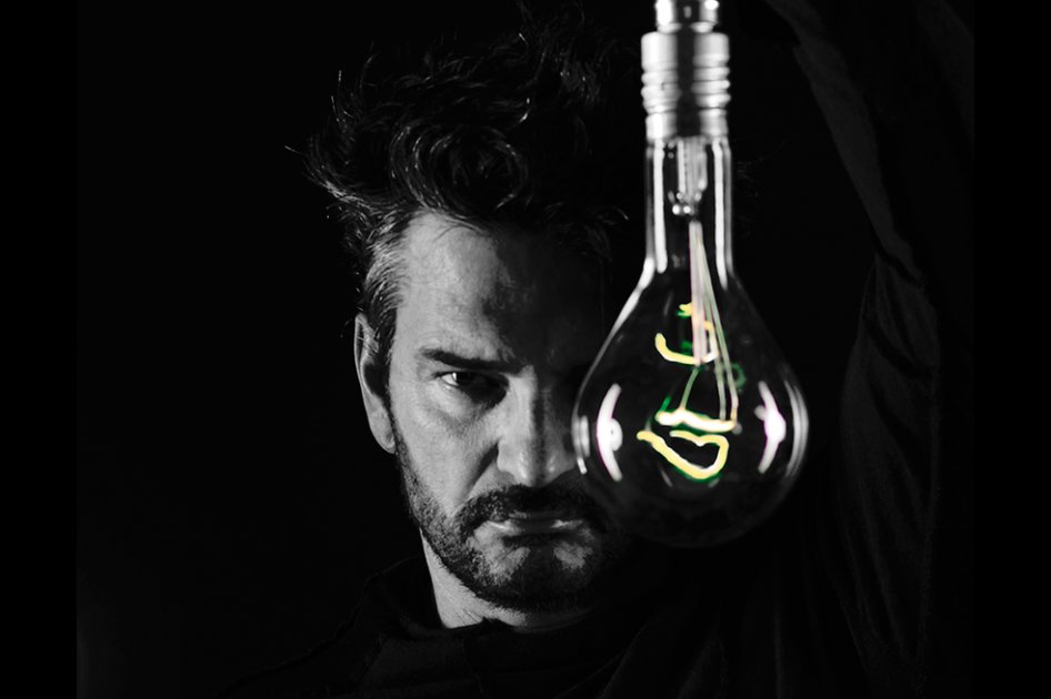 Ricardo Arjona presenta el disco acústico «Apague la luz y escuche»