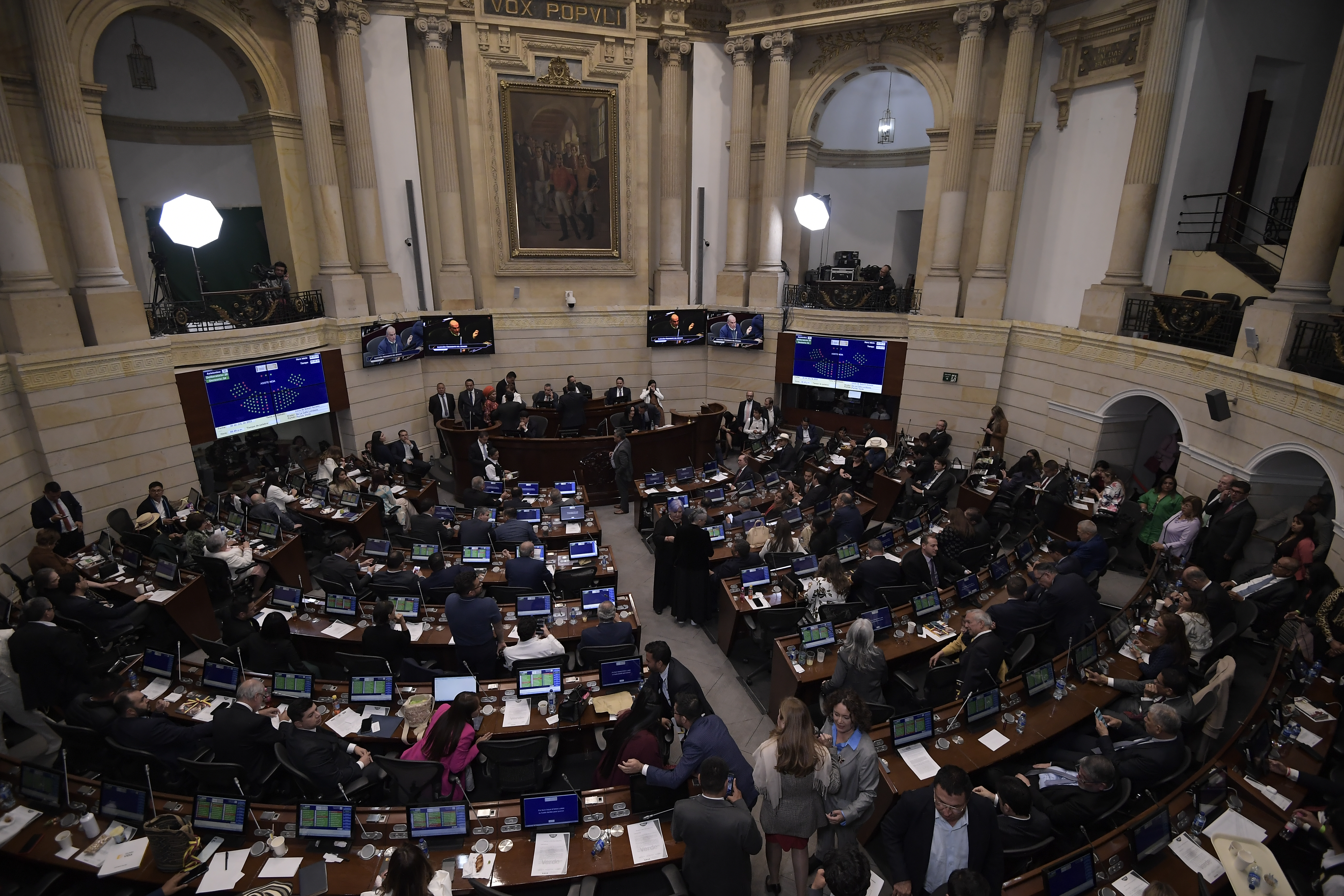 Opinión: ¿De que viven los políticos? II